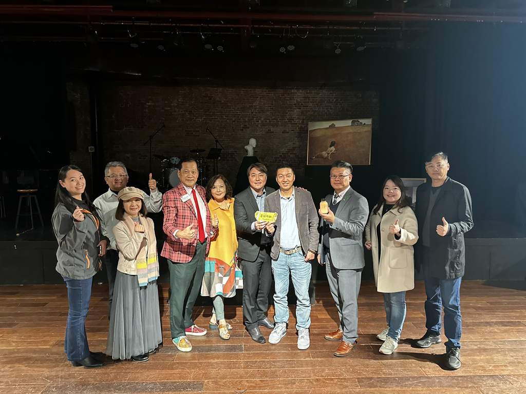 由朋思富實業有限公司全力支持的華軒文創年度音樂劇《紅樓之夜-孤寂的絮語》展現了企業對台灣藝文產業的支持，也攜手屏東在地青農，讓在地農業的價值在文化舞台上綻放光芒。圖/業者提供